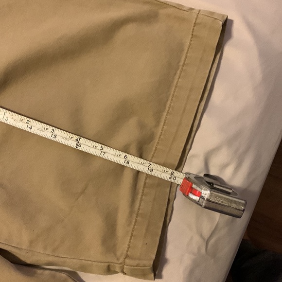 Old navy khaki shorts - Picture 4 of 4